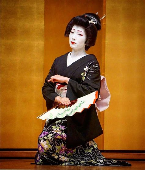 June 2017: geiko Fumika of Miyagawacho dancing by e__m____ on Instagram ...
