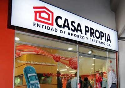 El código laboral no contempla el pago de intereses legales ni moratorios por los valores adeudados al trabajador, y no se pueden aplicar los intereses civiles sobre acreencias laborales. acreencias