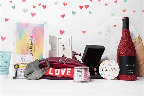 Shop these best valentine's day gift ideas for him, her, your friends, and kids. 35 of the Best Valentine Gift Ideas for Her | Best ...