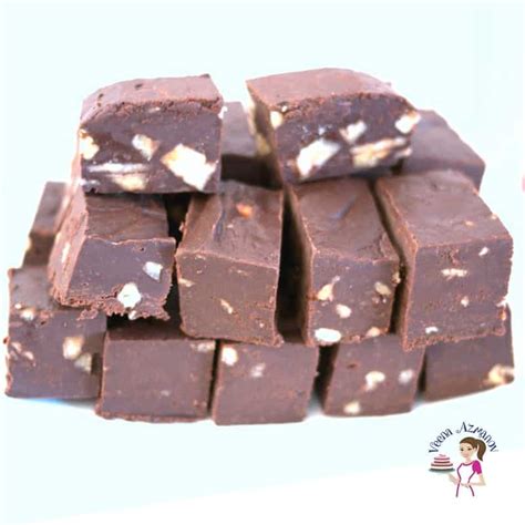 I've never tasted better fudge! Microwave Chocolate Fudge with Condensed Milk in 3 Mins ...