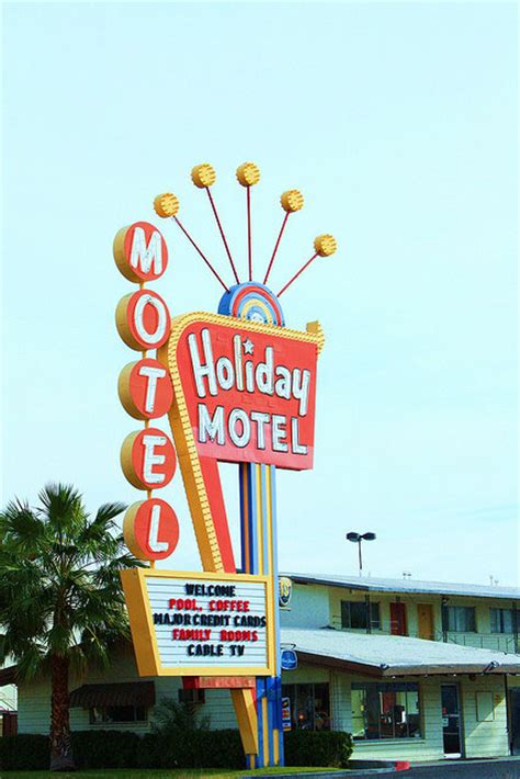 20 Awesome Retro Typography Designs From Motel And Hotel Signs