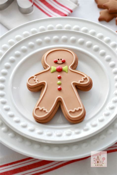 Who of us doesn't look forward to taking a gingery bite and the flavor of these cookies, if done well, is unbeatable: (Video & Recipe) How to Make Gingerbread Cut-Out Cookies ...