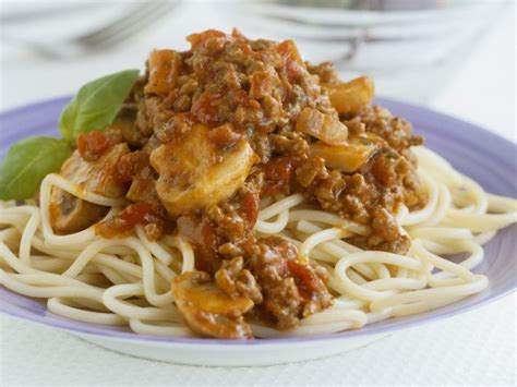 Spaghetti With Meat And Mushroom Sauce Recipe Eatsmarter