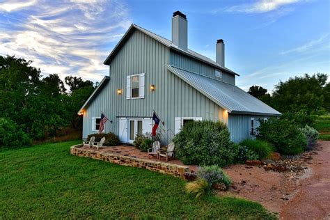 Houses, villas, apartments, cottages, lodges, cabins, farmhouse Country Vacation Rental in Fredericksburg, Texas