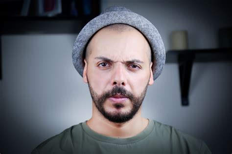 La calvitie est un phénomène naturelle qui entraîne la perte des cheveux. Chute de cheveux - Comment éviter la calvitie ? : PBE