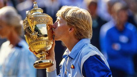 Sein talent für tennis wurde schon im kindergartenalter erkannt 1993 heiratete boris becker barbara feltus. Boris Beckers Wimbledon-Triumph 1985 | NDR.de - Fernsehen ...