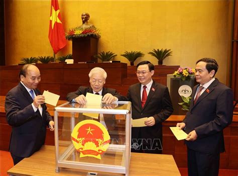 Hà nội ông nguyễn xuân hùng, chủ tịch ủy ban bầu cử, ứng cử viên đại biểu hđnd xã tráng việt, xin 75 phiếu mang về nhà gạch tên người khác, để lại tên mình. Quốc hội bầu Thủ tướng Chính phủ - Ảnh thời sự trong nước ...