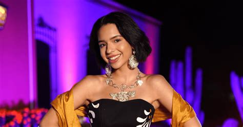 Ángela Aguilar lució sus vestidos en los Latin Grammy Mui