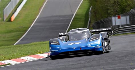Vw Id R Electric Race Car Finishes Its First Practice Laps At The