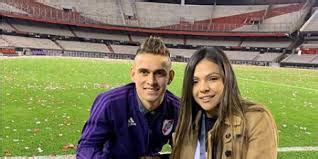 Se trata de ana beatriz madera, segunda esposa del padre del delantero colombiano (ismael borré) que lo trato como su rafael santos borré podría ir a europa y jugar un clásico contra falcao garcía. "Santos Borré pensó en retirarse" | Capsulas de Carreño
