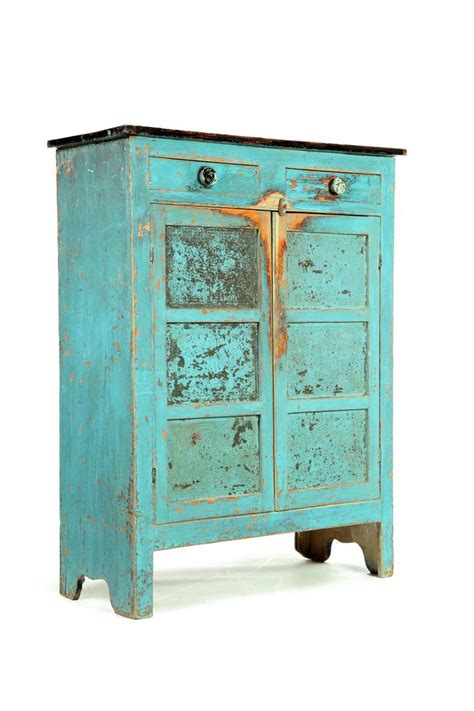 The resources listed here offer free woodworking building information from a variety of woodworking related web sites. Antique Wooden Pie Safe - WoodWorking Projects & Plans