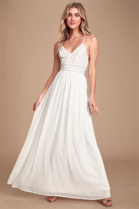 You want to present yourself nicely, mainly because there's going to be at least one group photo, and you don't want to be the one looking like a slob. 25 Casual Wedding Dresses for Laid-Back Brides | Junebug Weddings
