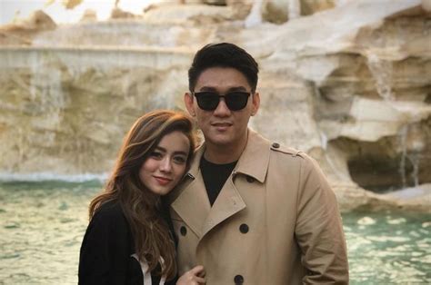 Ifan seventeen telah menjalin asmara dengan dylan sahara sejak tahun 2009 lalu. Menangis Kehilangan Sang Istri, Ifan Seventeen Ungkap ...