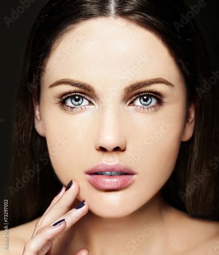 Beauty Portrait Of Sensul Model With Nude Makeup Stockfotos Und