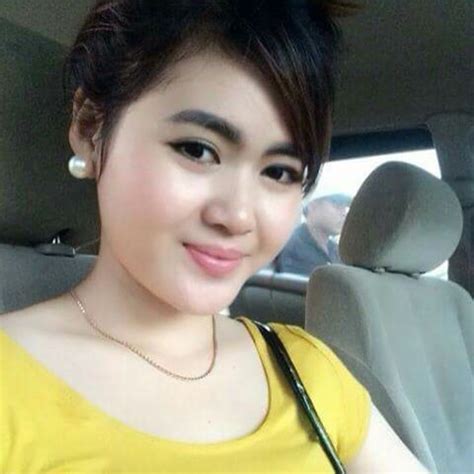 Karena kesulitan ekonomi, dan karena kakakku sudah telanjur masuk universitas swasta yang sudah. Enak Dan Geli Nya Saat Memek Aku Di Jilat Supir Pribadiku ...