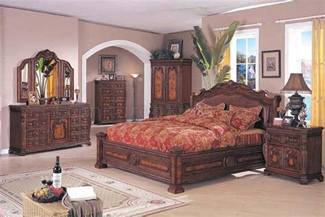 Best suited for classic or traditional décors that need a touch of glamor. Brown Solid Wood Finish Traditional Bedroom Set