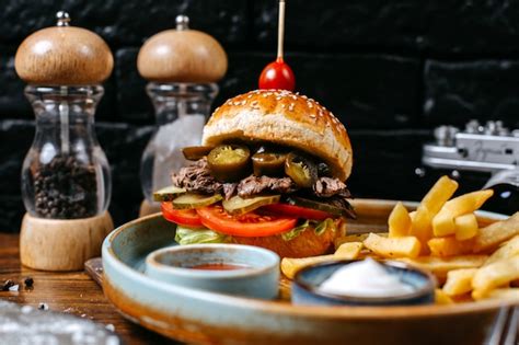 Free Photo Side View Of Burger With Beef Meat Pickles And Tomatoes