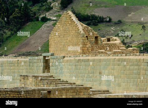 Ruinas De La Ciudad Inca Y El Templo Del Sol En Ingapirca En La