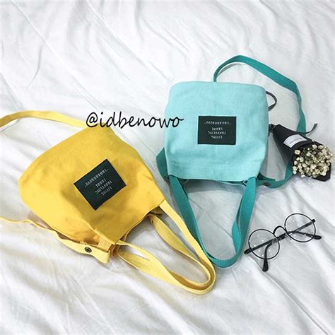 Model yang ditawarkan pun cukup beragam, sehingga anda tinggal menyesuaikan dengan preferensi dan kebutuhan. Tas Kanvas Cewek Kecil Polos Lucu - Mini Tas Selempang ...