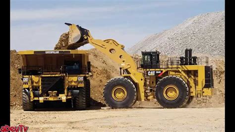 Loading Big The Worlds Biggest Front End Wheel Loaders Youtube