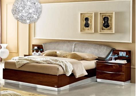 Odelia Walnut Modern Italian Bedroom Set N Modern Bedroom Star