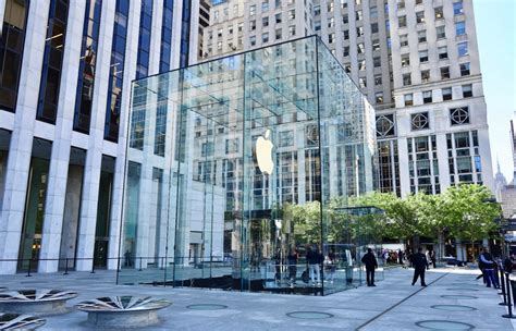 Inside Apples Redesigned Cube Store In New York City Engadget