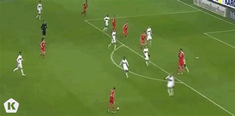 Значение логотипа bayern munich, история, информация. Thiago Alcantara Scissor-Kicks Bayern Munich to Victory Over Stuttgart (GIF) - NESN.com