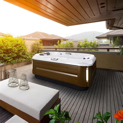 J 315 Comfort Hot Tub With Lounger For Small Spaces