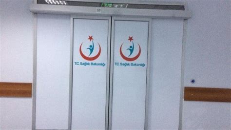 Koronavirüs salgınında türkiye'de bugün 13 bin 378 kişinin daha testi pozitif çıktı. 4 Mart koronavirüs tablosu açıklandı: