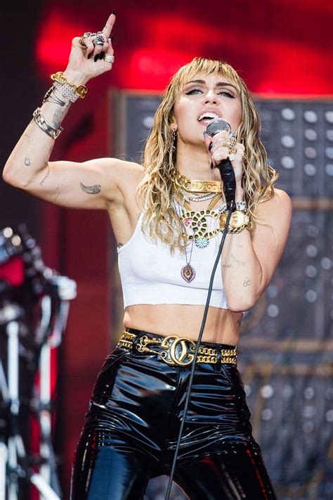 Miley Cyrus Se Presentará En El Tik Tok Tailgate Del Super Bowl Lv Vogue México Y Latinoamérica