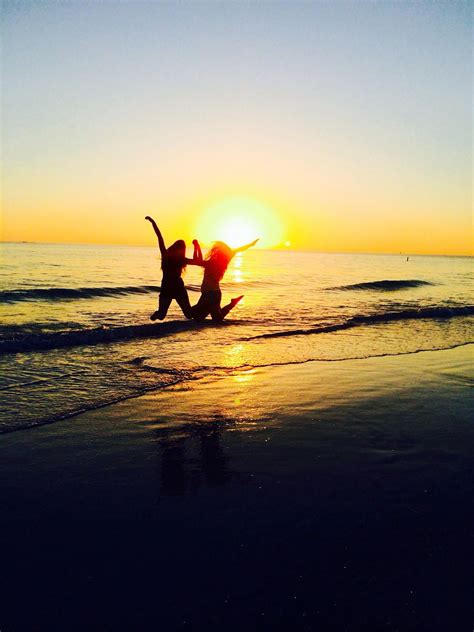 Cute Sunset Beach Picture With Best Friend ️ Bffbeachpictures Sunset