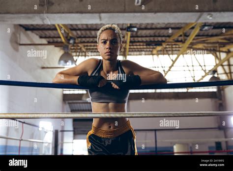 Boxer On The Ropes Ropes Hi Res Stock Photography And Images Alamy