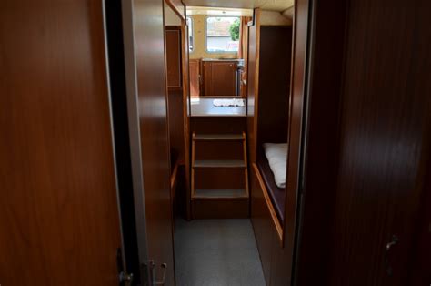 Classique, terrasse et flying bridge avec un pilotage intérieur et un à l'extérieur. Location Péniche Les Canalous Pénichette 1107W Pénichette ...
