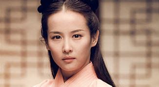 김선아와의 친분으로 여자연예인 몇 명 소개 받음. 신분상승한 조여정, '방자전' 넘었다..흥행 재현하나 | SBS연예뉴스