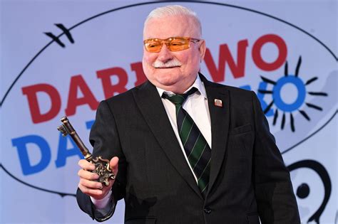 Przez siedem lat chodził do szkoły w chalinie. Wałęsa w koszulce "konstytucja". Coś poszło nie tak