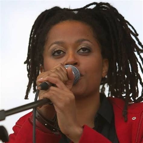 Sara tavares (born february 1, 1978) is a portuguese singer, composer, guitarist and percussionist. Sara Tavares - Topic - YouTube