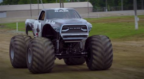 here is raminator a 2 000hp monster truck that s made to break records autoevolution
