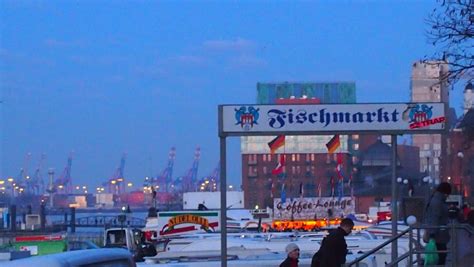 Heute früh bin ich um 3:30 uhr aufgestanden, um zum hamburger fischmarkt zu fahren. Bild "Fischmarkt" zu Hamburger Fischmarkt in Hamburg-Altona