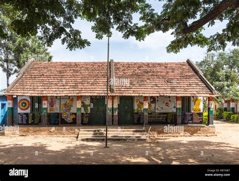 Government School Building India Hi Res Stock Photography And Images