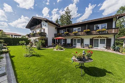 Guests can start the day with a bavarian breakfast buffet at wendelstein. Pension Wendelstein - Miesbach