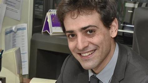 Nul doute qu'il a partagé cette joie avec son amoureux. Stéphane Séjourné, le conseiller politique