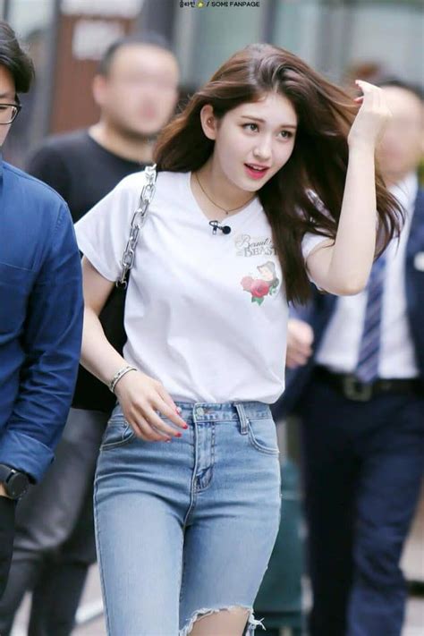 The dancer, the singer, the cellist. #Somi - Jeon Somi 전소미 | Jeon