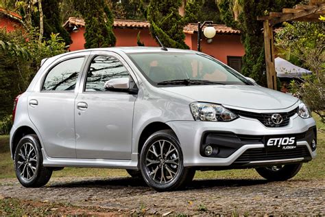 Toyota Etios Sedan 2022 → Ficha Técnica Consumo Médio Preço