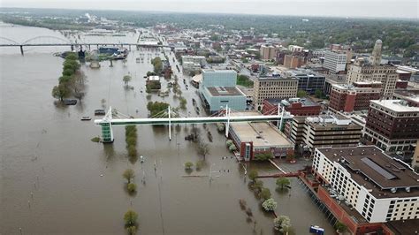 Evacuations Underway As Levee Breach Floods Downtown Davenport Iowa
