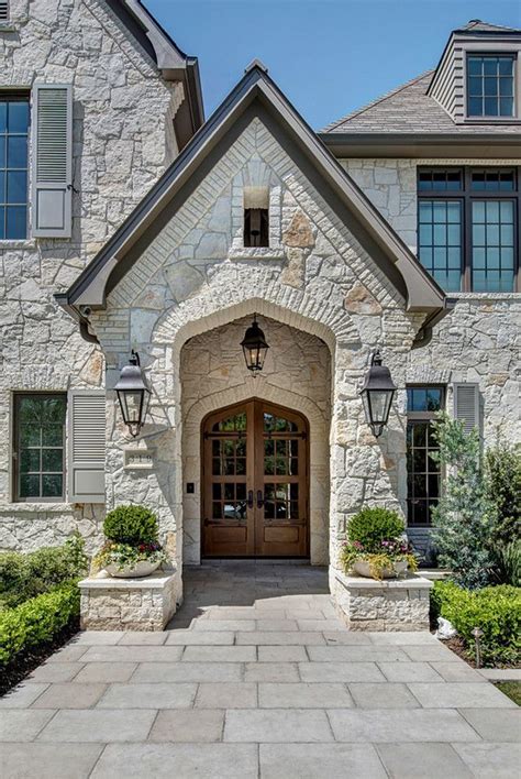 Today's stone siding products are natural or simulated. f14d3eb670271ca256d89ac4d4a3a1e2--stone-exterior-houses ...