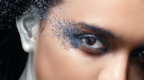 This Is The Only Guide To Glitter Makeup You Need To
