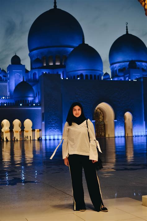 Sheikh Zayed Grand Mosque Wear She S Gone