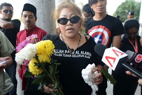 Isu semasa, siti kassim dibebaskan dari tuduhan. Siti Kassim tak berani debat dengan Zakir, anggap cabaran ...