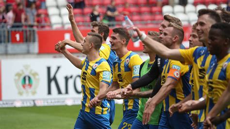 140 659 tykkäystä · 1 398 puhuu tästä · 3 554 oli täällä. 3. Liga: Eintracht Braunschweig vs. Hallescher FC heute ...