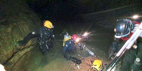 Fünf Menschen Sitzen In überfluteter Höhle In Slowenien Fest Rettungsmission Läuft